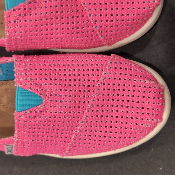 Toms barbie pink mesh like slip one new with tags sz 3.5 - Picture 2 of 7